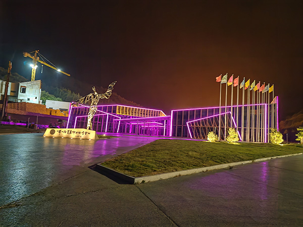 城市亮化是现代城市建设的重要组成部分，它不仅可以美化城市的夜景，还能提升城市的整体形象。随着科技的不断进步，城市亮化也得到了更多的关注和创新。本文将介绍一些关于城市亮化的创意和技术，帮助读者了解定西城市亮化的重要性以及如何进行定西城市亮化的规划和实施。